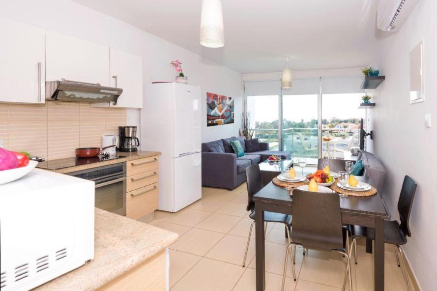 Laila - Coralli Beachfront Apartment Protaras Eksteriør bilde