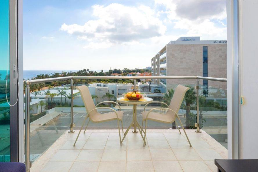 Laila - Coralli Beachfront Apartment Protaras Eksteriør bilde