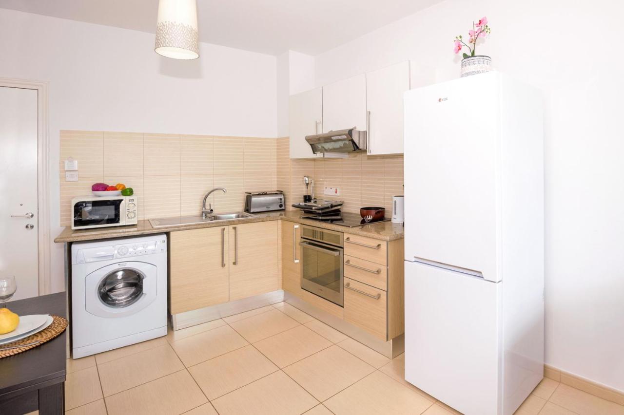 Laila - Coralli Beachfront Apartment Protaras Eksteriør bilde