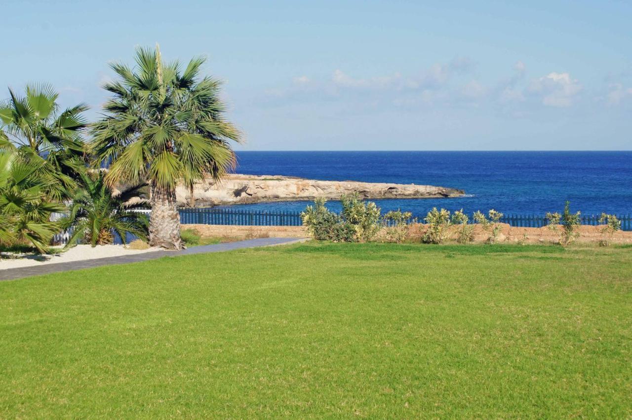 Laila - Coralli Beachfront Apartment Protaras Eksteriør bilde